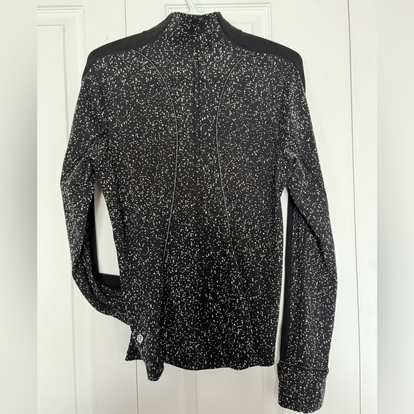 Lululemon Run Briskly 1/2 Zip - Picture 5 of 8